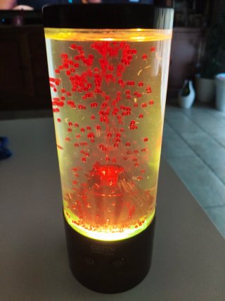 Lampada LED Green Lyca con vulcano rosso