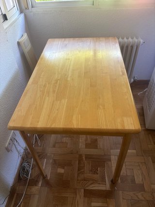 Mesa de comedor de madera