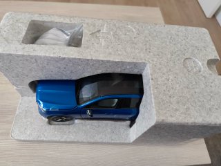 1:18 Mercedes-Benz GLC iScale Dealer Edition Nuevo