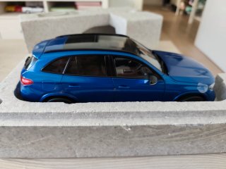 1:18 Mercedes-Benz GLC iScale Dealer Edition Nuevo