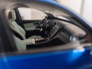 1:18 Mercedes-Benz GLC iScale Dealer Edition Nuevo
