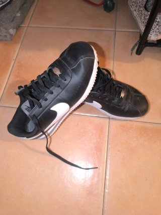 Zapatillas Nike Mujer Negras y Blancas