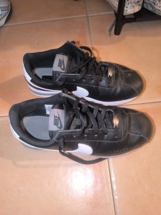 Zapatillas Nike Mujer Negras y Blancas