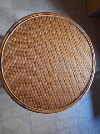 Conjunto de mesa y sillas de mimbre