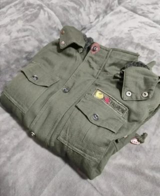 Chaqueta tipo militar.