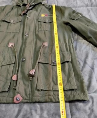 Chaqueta tipo militar.