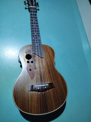 Ukelele tenor electroacústico Paisen