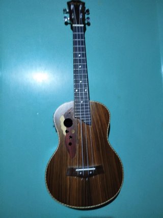 Ukelele tenor electroacústico Paisen