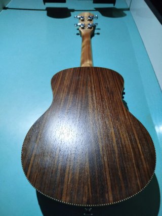 Ukelele tenor electroacústico Paisen