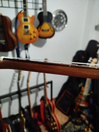 Ukelele tenor electroacústico Paisen
