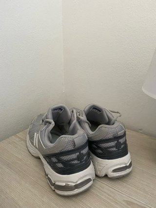 Zapatillas New Balance Grises y Blancas