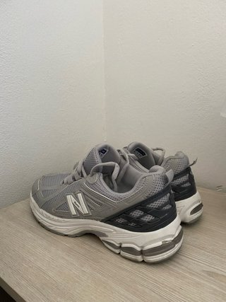 Zapatillas New Balance Grises y Blancas