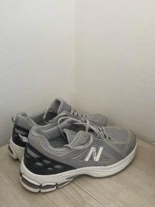 Zapatillas New Balance Grises y Blancas