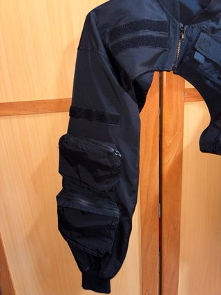Chaqueta negra bomber cropped