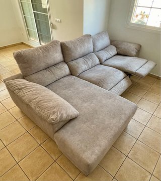 Sofá chaise longue gris claro