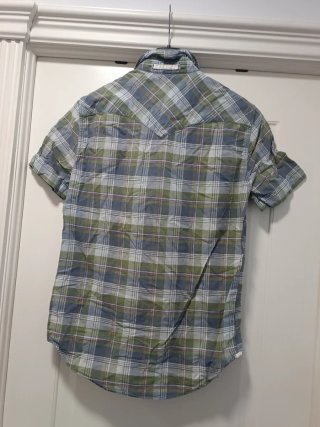 Camisa chico  Levi's cuadros talla S.