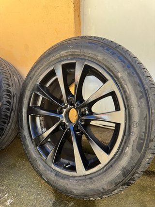 Llanta Negra 225/65R17