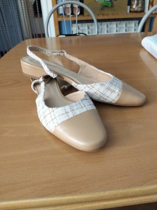 Zapatos planos destalonados beige