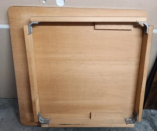 MESA CUADRADA DE MADERA