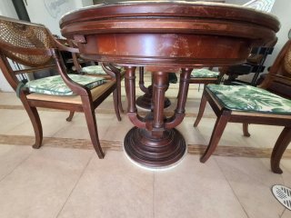 Mesa de comedor ovalada con 4 sillas