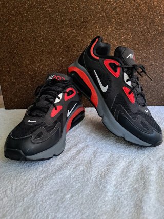 Nike Air Max 200 Talla 43 Negro/Rojo