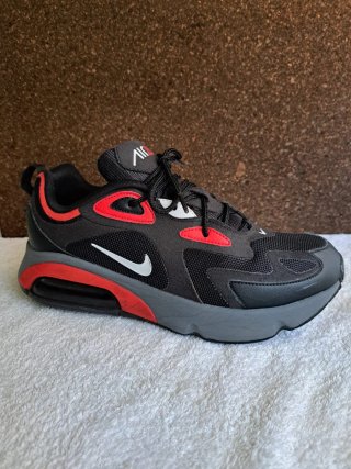 Nike Air Max 200 Talla 43 Negro/Rojo