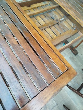 Mesa de madera para terraza