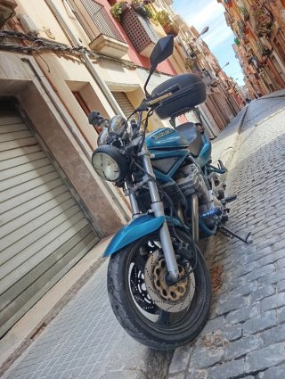 Suzuki Bandit Azul