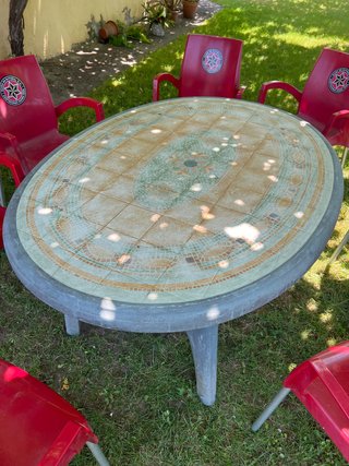 Mesa de jardín ovalada de plástico