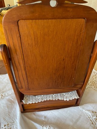 Mueblecito de madera con espejo