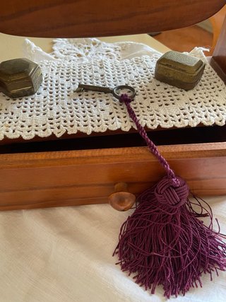 Mueblecito de madera con espejo