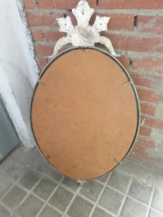 Espejo Ovalado Clásico con Detalles Porcelana
