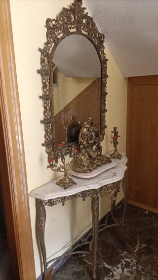 Adorno de mesa con espejo y reloj