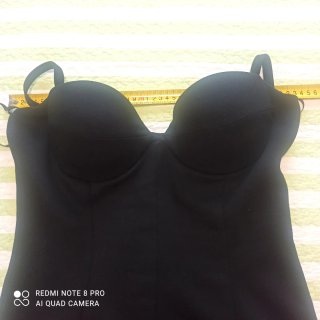 Vestido de fiesta negro con flor