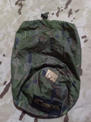 Varias bolsas impermeables ejercito