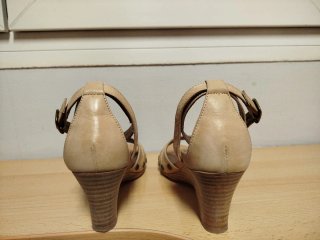 Sandalias Wonders Beige Cuña