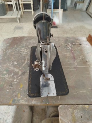Máquina de coser Alfa antigua