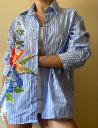 Camisa oversize Zara floral azul