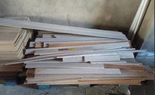 Suelo laminado, aislante y rodapié