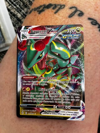 Carta Pokémon Rayquaza VMAX 111/203