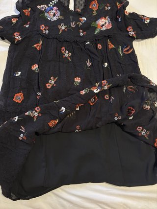 Vestido Zara bordado floral negro