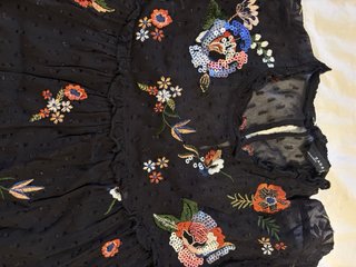 Vestido Zara bordado floral negro