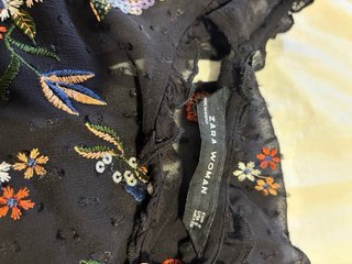 Vestido Zara bordado floral negro