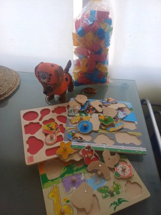 Lote Juguetes: Perro Peluche, Bloques y Puzzles