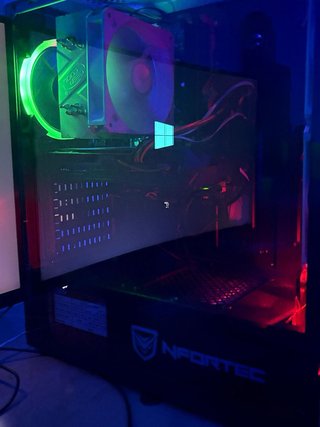 PC Gaming Blanco y Azul