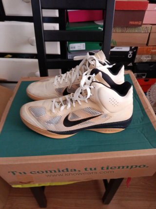 Zapatillas beis y negro # 49