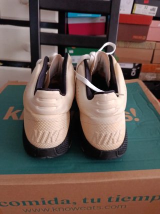 Zapatillas beis y negro # 49