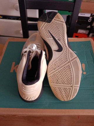 Zapatillas beis y negro # 49