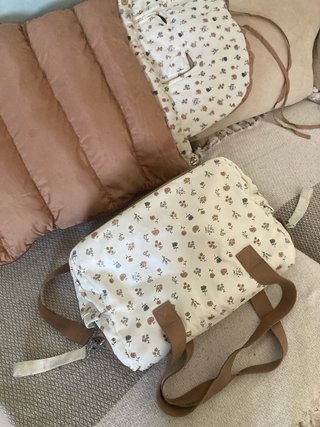 Saco de bebé para carro con bolso. Marca MAYORAL