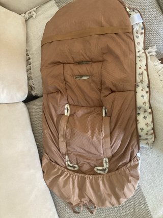 Saco de bebé para carro con bolso. Marca MAYORAL
